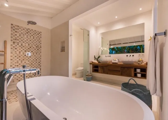 Royal Secluded 6br Luxury Walking Distance To Echo Villa Canggu (Bali)