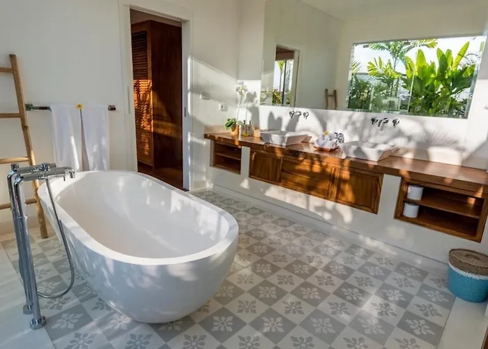 Royal Secluded 6br Luxury Walking Distance To Echo Villa Canggu (Bali)