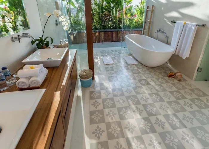 Royal Secluded 6br Luxury Walking Distance To Echo Villa *